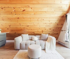 Smart TV, fireplace, books - Matcha Forest Luxury Escape w/ Sauna (Eagle Lake)