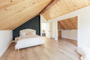 3 bedrooms, iron/ironing board, free WiFi, bed sheets - Matcha Forest Luxury Escape w/ Sauna (Eagle Lake)