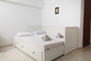 3 chambres, fer et planche à repasser, Wi-Fi, draps fournis