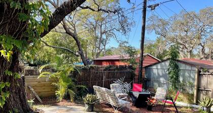 Gulf Side Getaway near Downtown Beaches