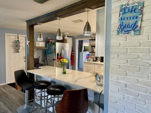 Gulf Side Getaway near Downtown Beaches