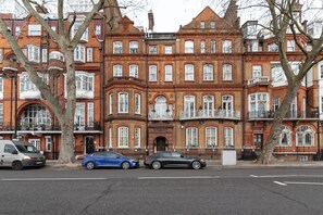 Exterior - Chelsea holiday home with river views (London)