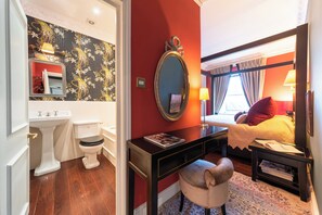 2 bedrooms, desk, iron/ironing board, free WiFi - Chelsea holiday home with river views (London)