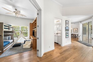 5 Schlafzimmer, Bügeleisen/Bügelbrett, kostenloses WLAN, Bettwäsche
