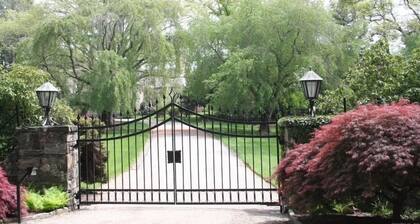 Carriage House on Gated Estate in Westport, CT for Rent - 9 months+