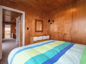 4 bedrooms, WiFi, bed sheets