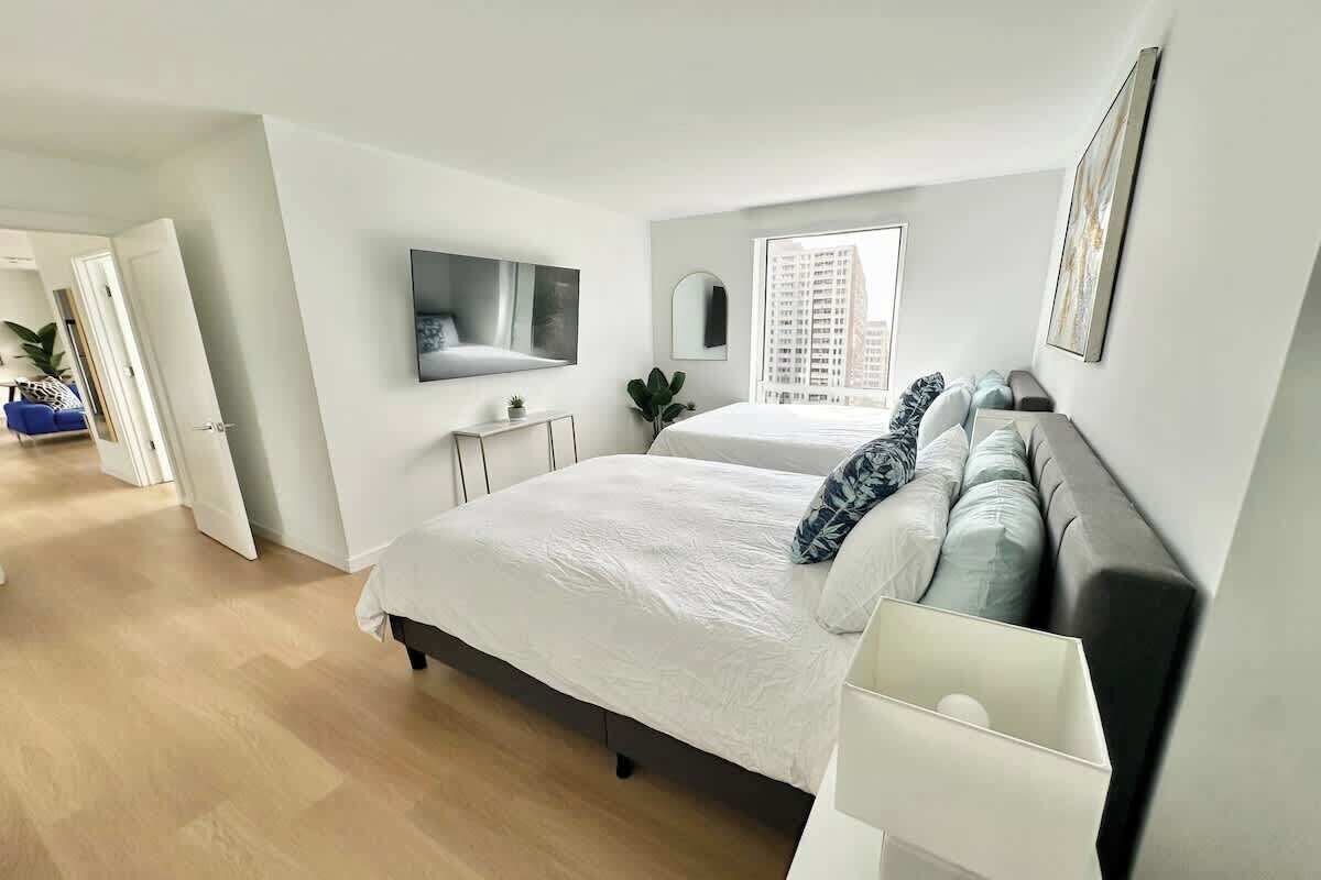 2 slaapkamers, een strijkplank/strijkijzer, reisbedje, wifi