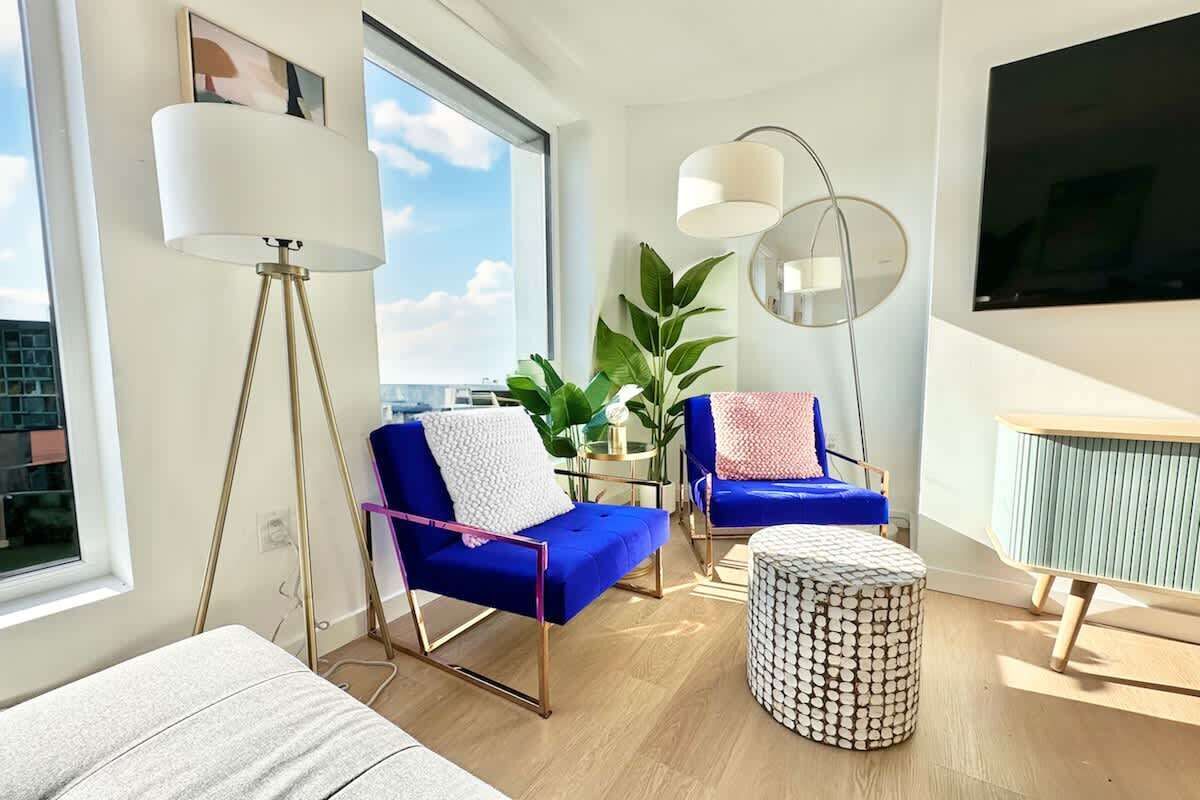 Een smart-tv en een kantoor