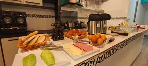 Free daily buffet breakfast - Hotel La Florida (Cusco)