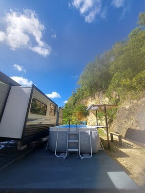 حمّام سباحة خارجي