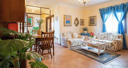 Mricky House - Two Bedroom Apartment, Sleeps 4