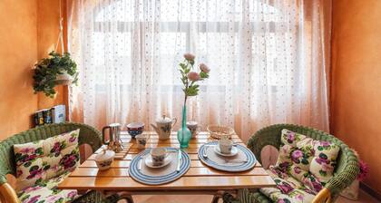 Mricky House - Two Bedroom Apartment, Sleeps 4