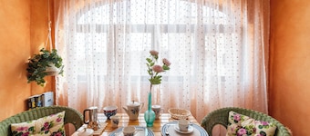 Mricky House - Two Bedroom Apartment, Sleeps 4