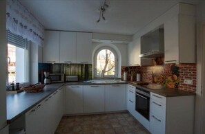 Micro-ondes, four, plaque de cuisson, lave-vaisselle