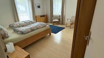 4 bedrooms, WiFi, bed sheets