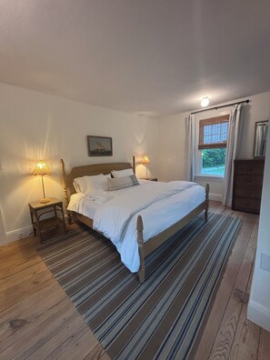 3 bedrooms, free WiFi, bed sheets - Cozy 3-Bedroom Farmhouse Near the Jersey Shore! (Upper Township)