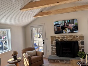 Smart TV, fireplace - Cozy 3-Bedroom Farmhouse Near the Jersey Shore! (Upper Township)