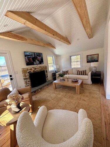 Cozy 3-Bedroom Farmhouse Near the Jersey Shore!