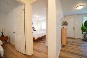 2 bedrooms, desk, iron/ironing board, free WiFi - Charming 2B1B 1 King 1Queen#Remodeled#Wifi#Parking (Everett)