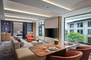 Premium bedding, laptop workspace, blackout curtains - voco Xitang by IHG (Jiaxing)