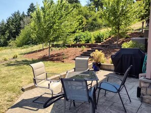 Outdoor dining - Retreat for Personal Renewal (Gaston)