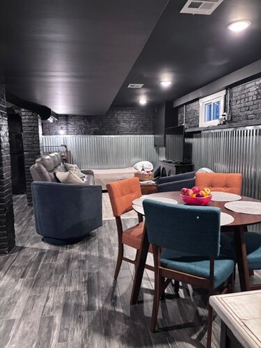 Chic 1-bedroom apartment with WiFi, AC in vibrant Jersey City close to NYC