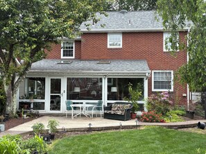 Exterior - Two bedrooms in New Kensington with Shuttle to Airport, US Open, Concierge Svc (New Kensington)