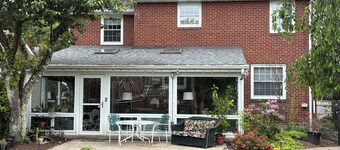 Two bedrooms in New Kensington with Shuttle to Airport, US Open, Concierge Svc
