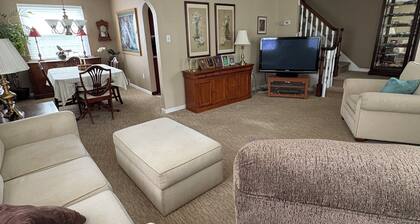 Two bedrooms in New Kensington with Shuttle to Airport, US Open, Concierge Svc