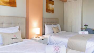 Habitación doble familiar, baño privado | Escritorio, espacio para trabajar con laptop y wifi gratis