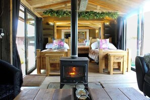 1 bedroom, WiFi, bed sheets - Puppy Lounge, Games Room, Arcades | Cabin Escape (Faldingworth)