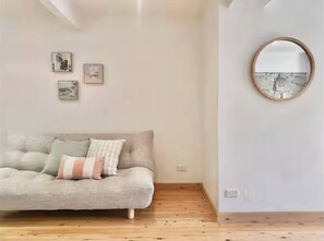 Apartment, 1 Bedroom, Accessible, Garden View | Living area