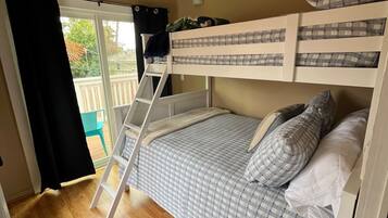 3 Schlafzimmer, Schreibtisch, Bügeleisen/Bügelbrett, kostenloses WLAN