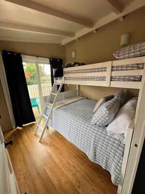 3 Schlafzimmer, Schreibtisch, Bügeleisen/Bügelbrett, kostenloses WLAN