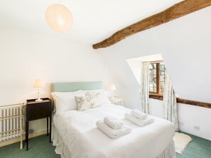 2 bedrooms, iron/ironing board, free WiFi, bed sheets - Pass the Keys | Dara Cottage | 16th Century Thatched Cottage (Mickleton)