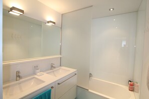 Apartment | Bathroom