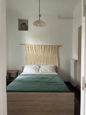 4 bedrooms, iron/ironing board, WiFi, bed sheets - Renovated family house in Ikaria boosting 4-bedrooms, mountain and sea views (Evdilos)