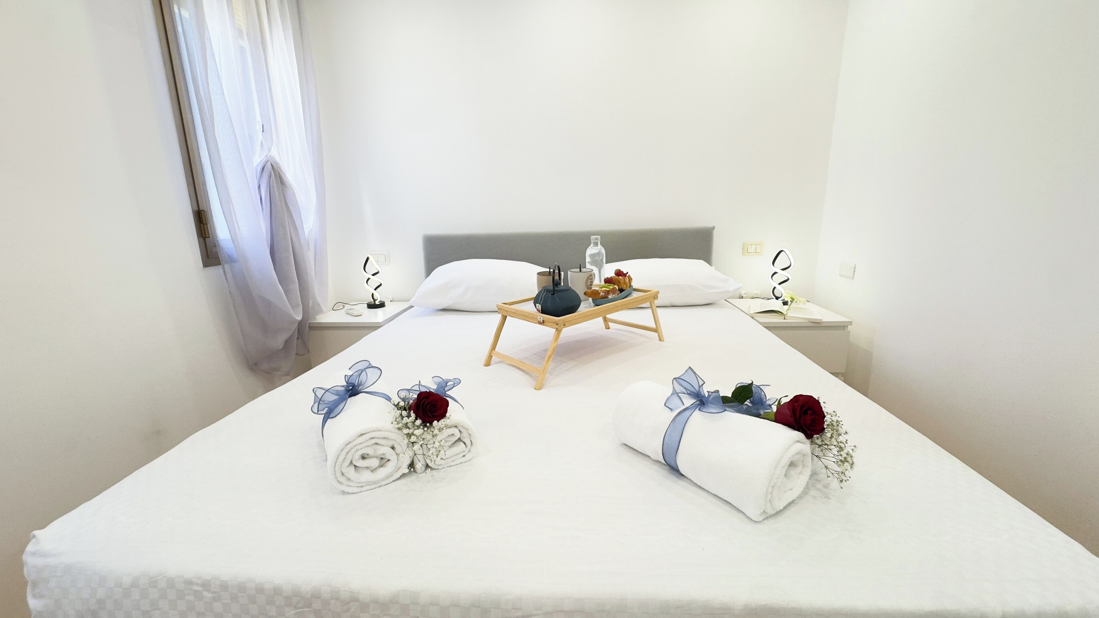 2 多间卧室、免费 WiFi、床单