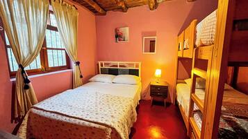 3 bedrooms, desk, free WiFi, bed sheets