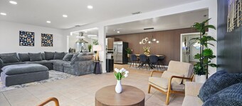 Hot tub - Pool - Firepit - Game Room