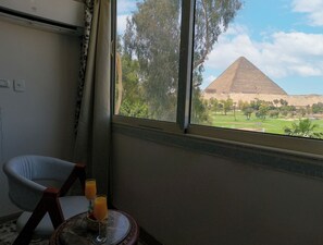 Interior - 3BR Luxury Golf View Apt – Steps from the Pyramids (Giza Governorate)