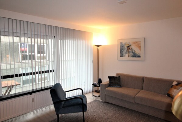 Apartment | Living area - Studio in Het Zoute With Side Sea View (Knokke-Heist)
