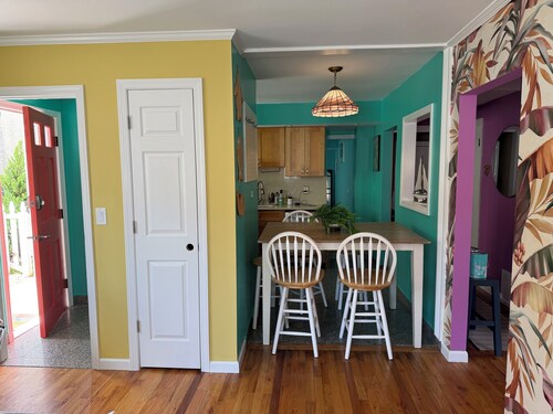 Lovely Summer rental: 2-bedroom apartment in Long Beach with fitness room, WiFi