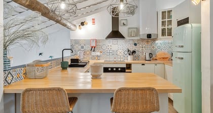 Teal and Green-Alqueva Country House. In Amieira, just a few steps from Lake Alqueva