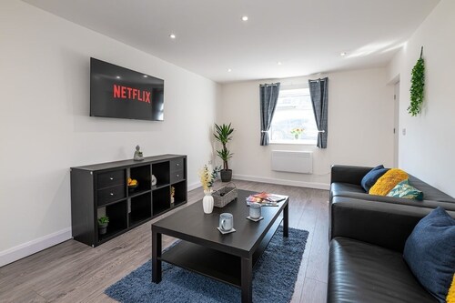 4BR New Build - Near Ferry Port - Great for Groups