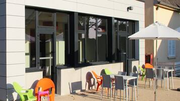 Apartment | Outdoor dining