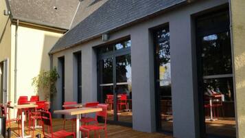 Apartment | Outdoor dining