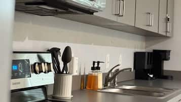 Coffee/tea maker, fridge, microwave, oven