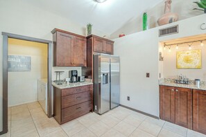 Interior - Sonoran Escape 3-bedroom town home in sunny Mesa (Mesa)