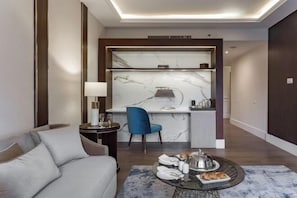 Cribs/infant beds